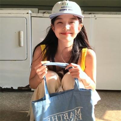 龙仁作家 海报